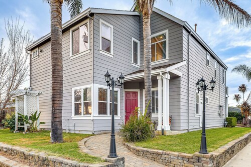 Napa Nearby! Large Home w/ Hot Tub & Dtwn Access