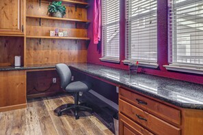 House (5 Bedrooms) | Interior