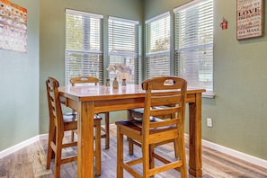 Interior - Napa Nearby! Large Home w/ Hot Tub & Dtwn Access (Suisun City)