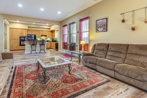 House (5 Bedrooms) | Interior