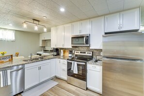 Interior - 3 Acres of Serenity! Countryside Home in Dickinson (Dickinson)