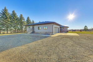 Front of property - 3 Acres of Serenity! Countryside Home in Dickinson (Dickinson)