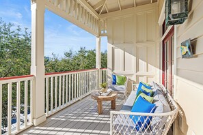 Property grounds - Idle Hour in WaterColor | 2bd + Loft, 2 bikes, Steps to WaterColor Beach Club (Santa Rosa Beach)
