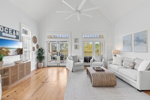 Smart TV - Idle Hour in WaterColor | 2bd + Loft, 2 bikes, Steps to WaterColor Beach Club (Santa Rosa Beach)