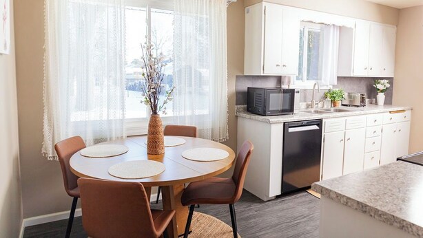 Dining - Travel Pro-Friendly Furnished 2BR  Fast Wi-Fi + Workspace  Quiet Saginaw Home (Saginaw)
