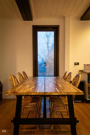 Dining - Peaceful 3-bedroom house in adorable Calatele Padure (Călăţele)