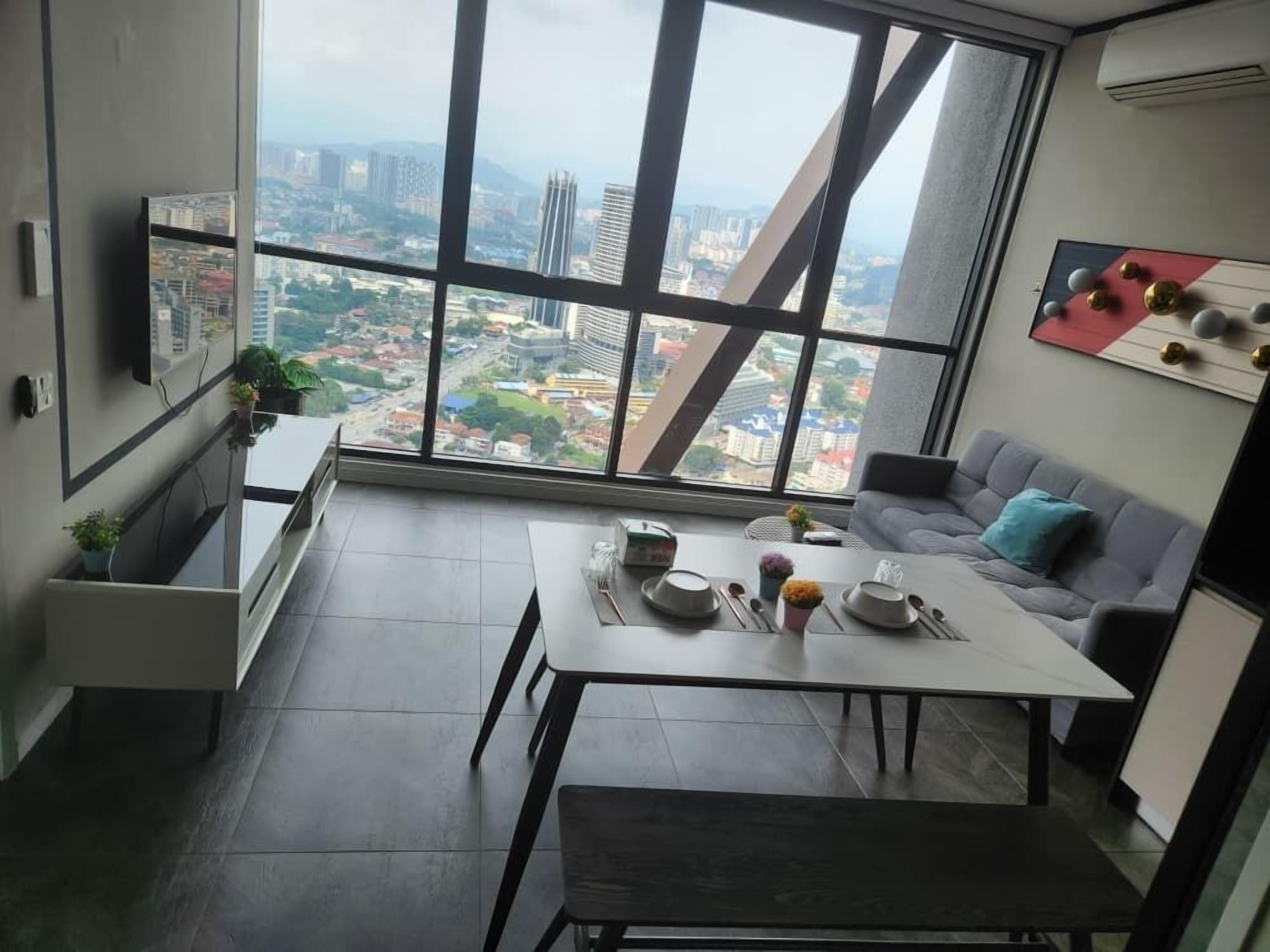 Laptop workspace, iron/ironing board, free WiFi