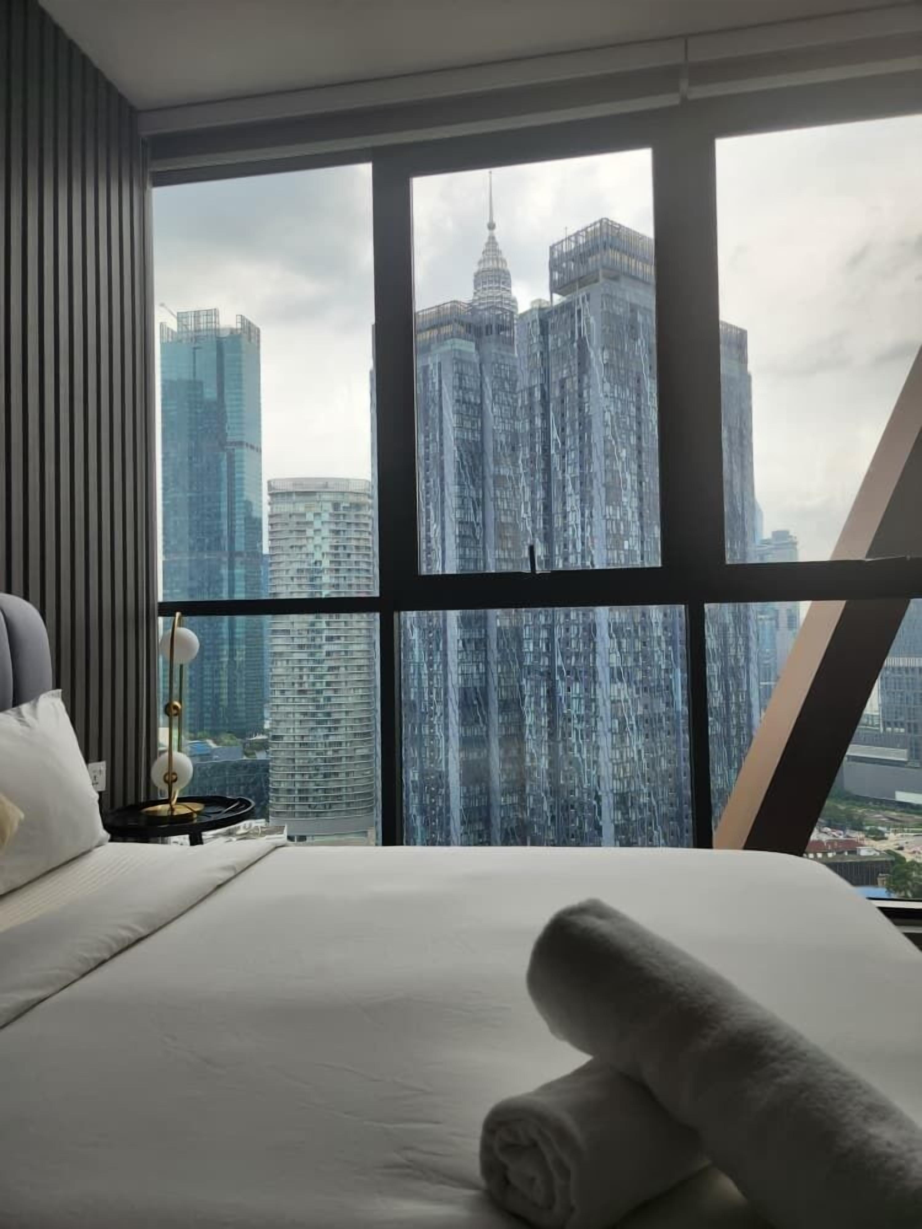 Laptop workspace, iron/ironing board, free WiFi