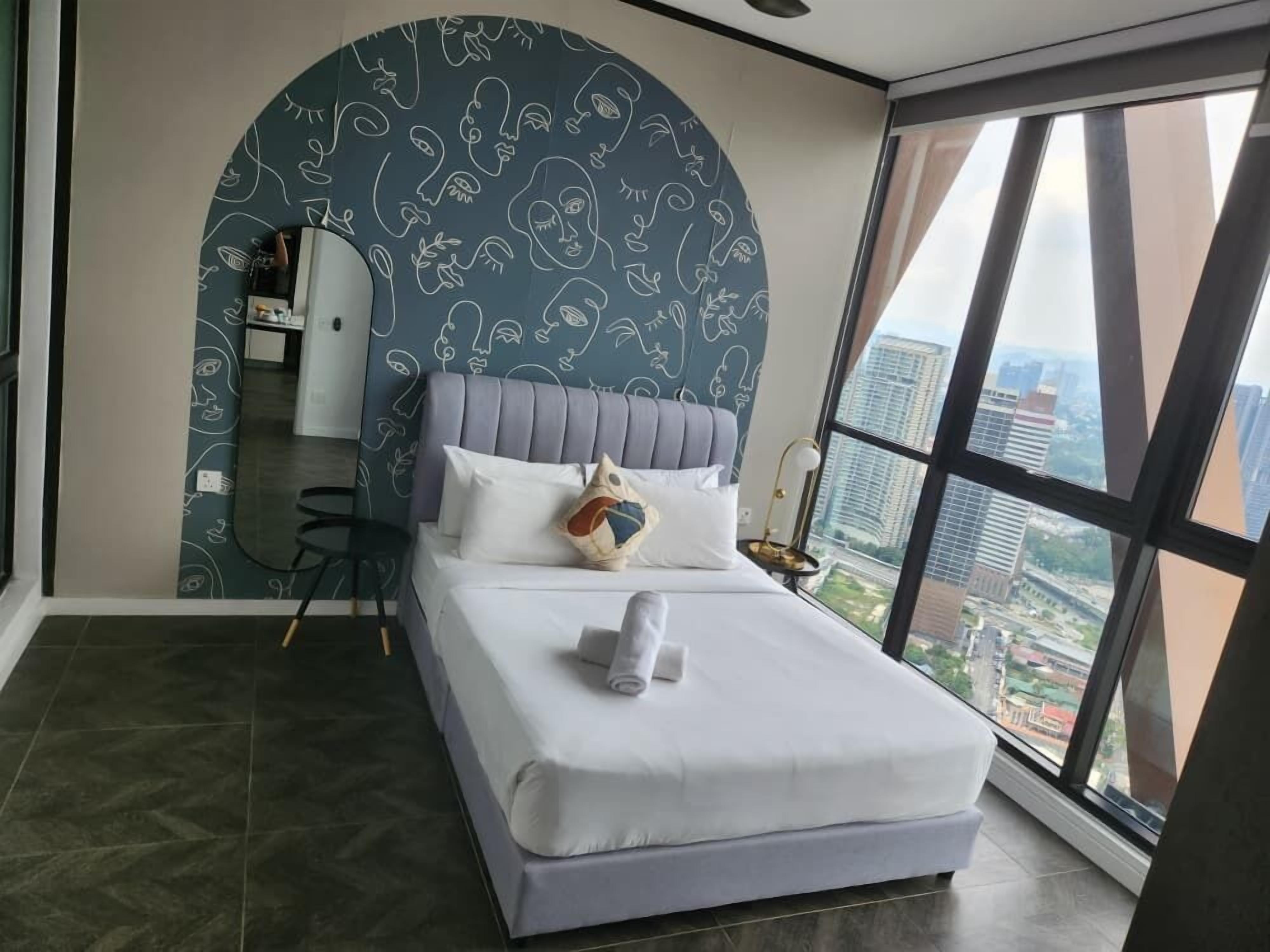 Deluxe Apartment, 1 Bedroom, Kitchen, City View | Ruang kerja komputer riba, seterika/papan seterika, Wi-fi percuma 