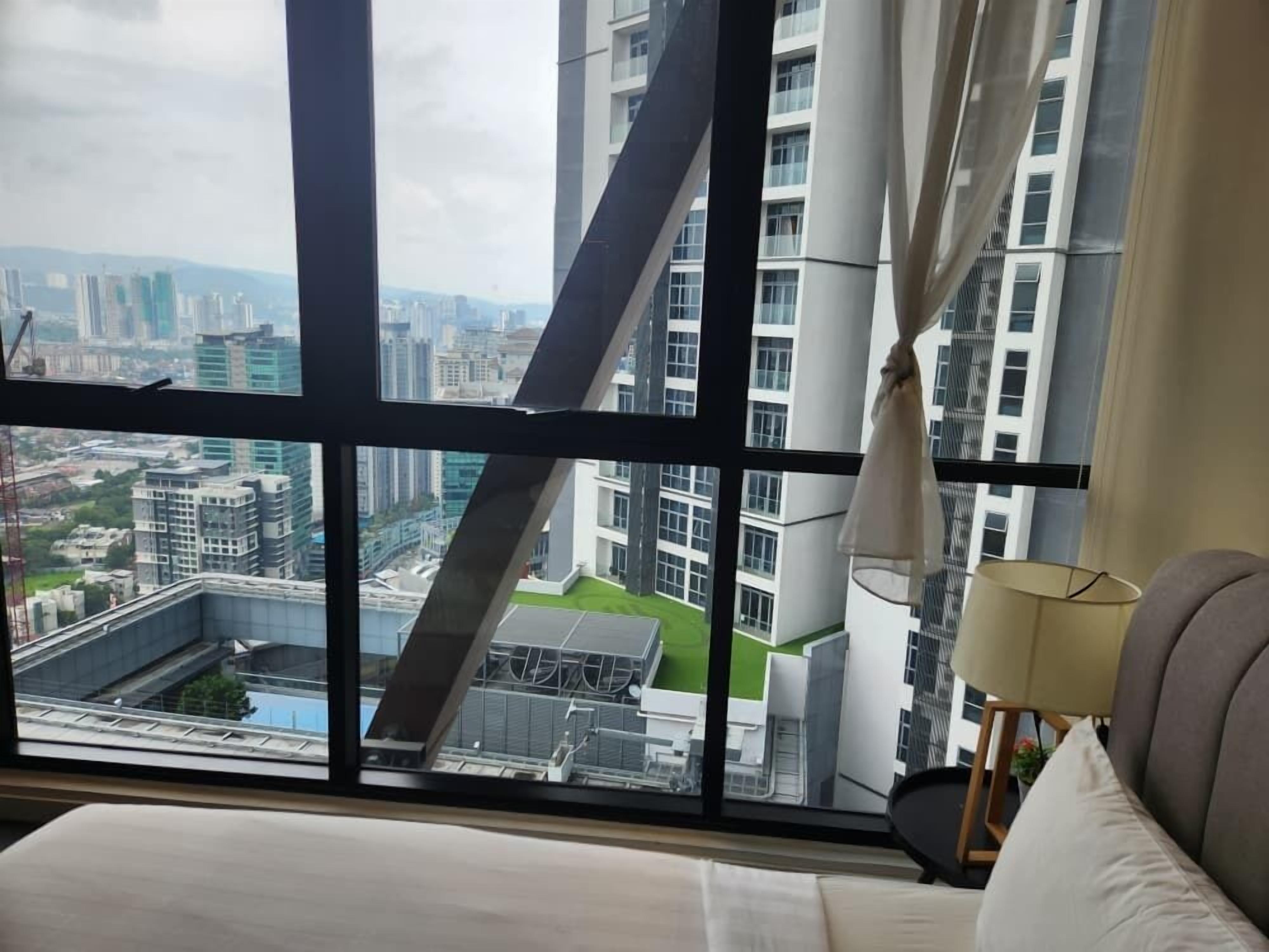 Laptop workspace, iron/ironing board, free WiFi