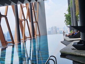 حمّام سباحة خارجي