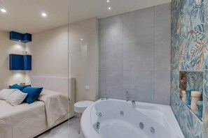 Bügeleisen/Bügelbrett, WLAN, Bettwäsche