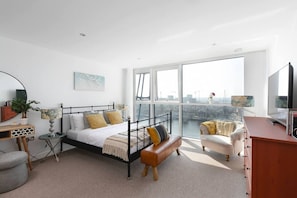 Room - Wild Roses | The Linden Deluxe Room - ExCel (Greater London)
