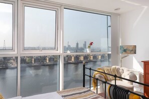 Room - Wild Roses | The Linden Deluxe Room - ExCel (Greater London)