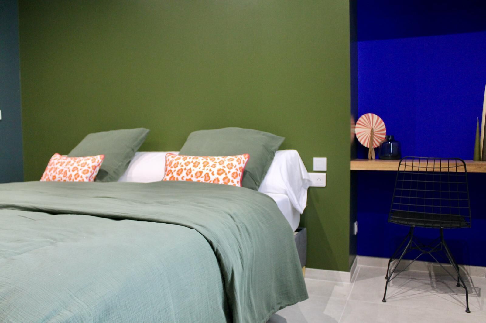4 habitaciones, tabla de planchar con plancha y acceso a internet 
