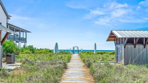 A wooden pathway leading to a beach with a clear view of the ocean. - Red Fish Village - 2B/2.5B / Deeded Beach / Beach 5 Min / Pool & Hot Tub (Santa Rosa Beach)