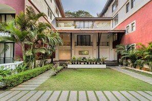 Apartment | 2 bedrooms - Serene Candolim 2bhk With Infinity Pool (Candolim)