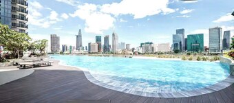 Vivian Boutique Opera Luxury Residence