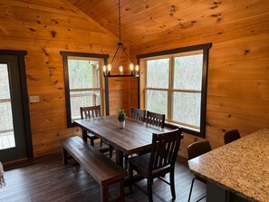 Dining - Cozy Ridge (Sevierville)
