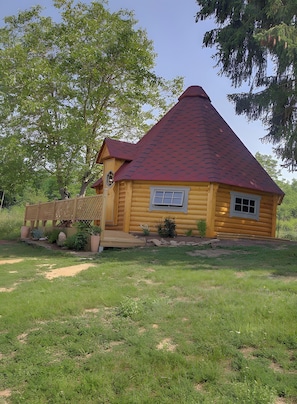Exterior - Unusual Room 'L'Écureuil' – Finnish Kota Near Jura (Coligny)