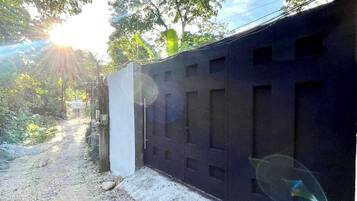 House, 3 Bedrooms | Property grounds