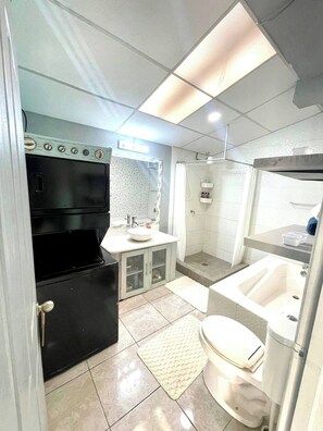 Bathroom - Peaceful Morales Getaway With 3 Spacious Bedrooms (Morales)