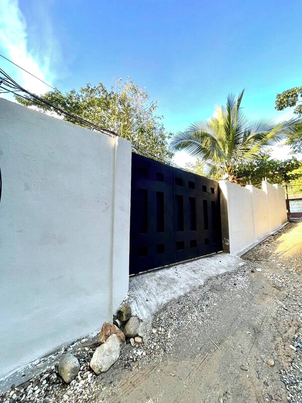 House, 3 Bedrooms | Property grounds - Peaceful Morales Getaway With 3 Spacious Bedrooms (Morales)