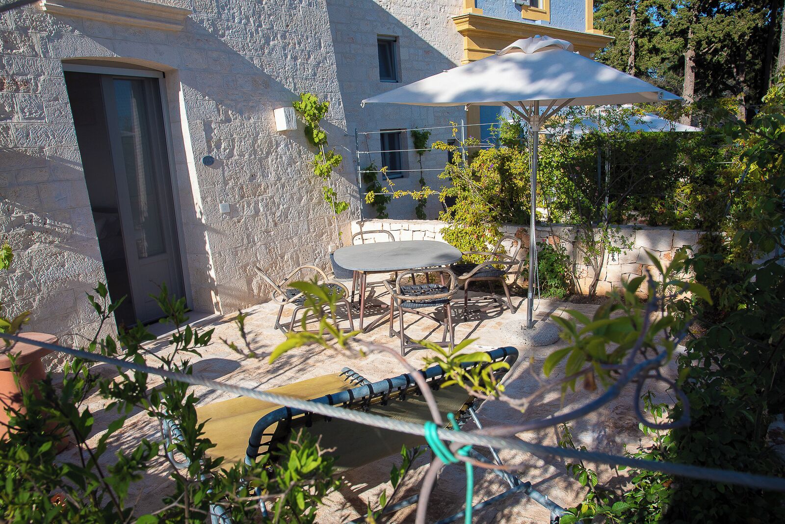 Quarto superluxo, varanda, vista para o jardim | Cofres nos quartos, escrivaninha, ferros/tábuas de passar roupa