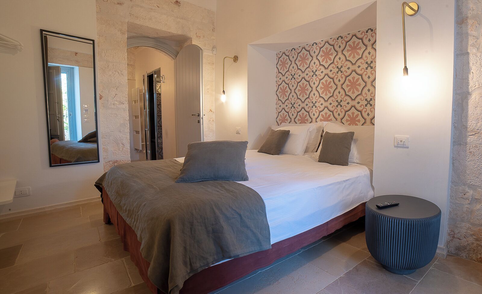 Quarto casal luxo, varanda, vista para o jardim | Cofres nos quartos, escrivaninha, ferros/tábuas de passar roupa