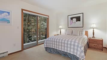 Townhome, 4 Bedrooms | 4 bedrooms, laptop workspace, free WiFi