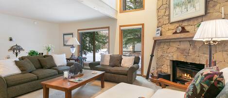 Townhome, 4 Bedrooms | Living area