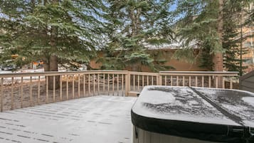 Bañera de hidromasaje exterior