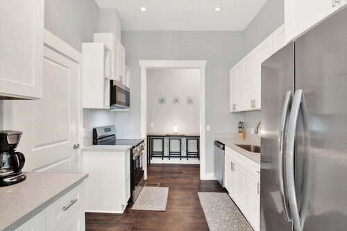 "Charming 3BR Stay in the Center of Savannah | Sleeps 7+