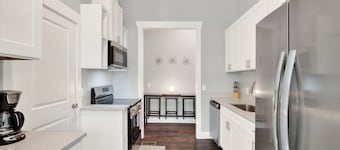"Charming 3BR Stay in the Center of Savannah | Sleeps 7+