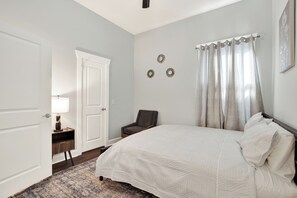 3 chambres, fer et planche à repasser, Wi-Fi, draps fournis