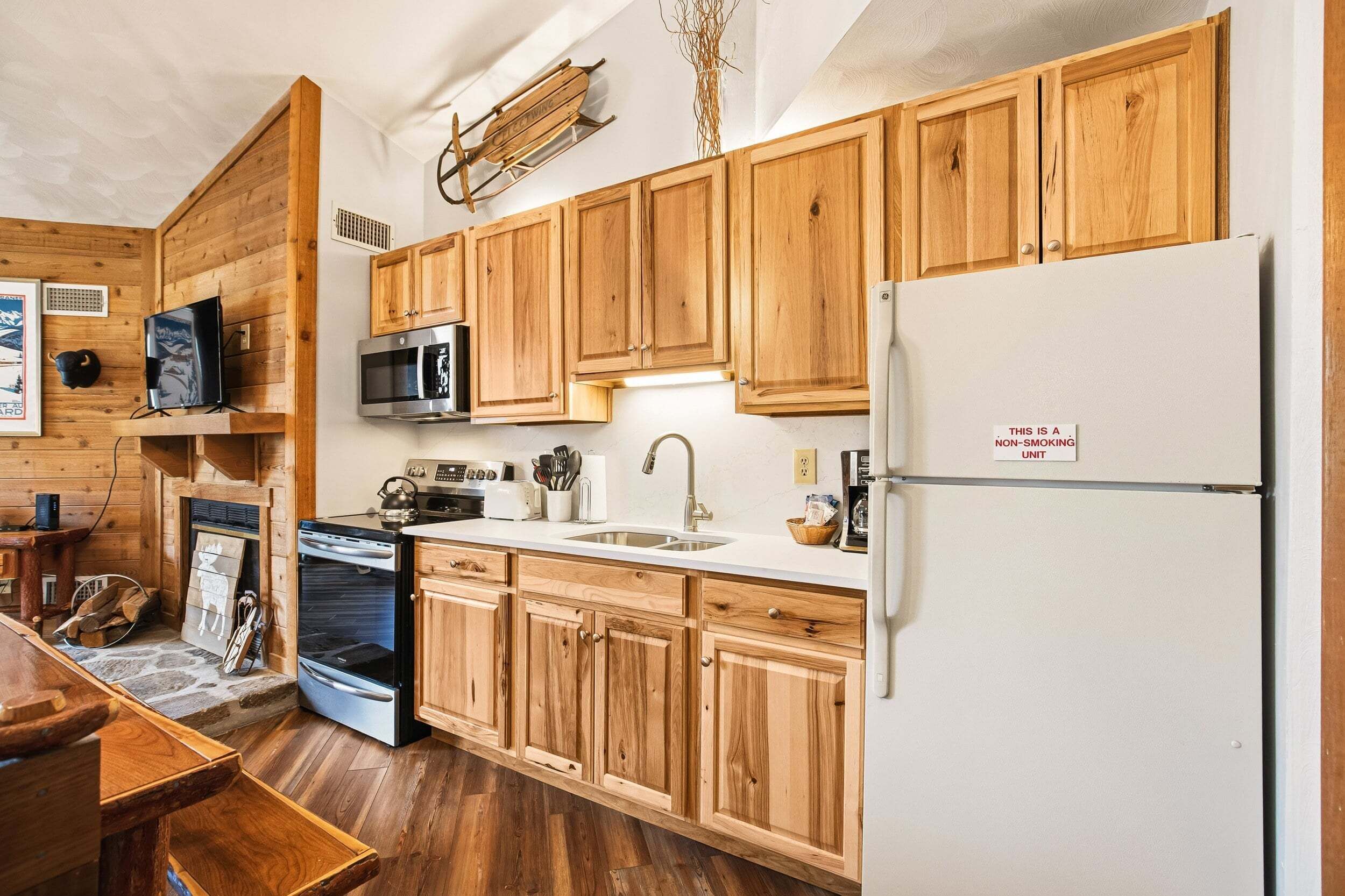 Condo, 1 Bedroom | Private kitchen | Fridge, oven, coffee/tea maker, toaster