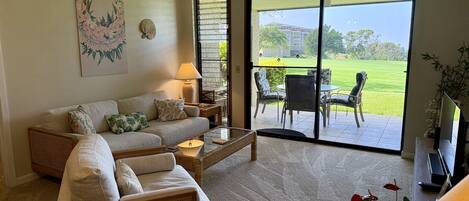 Appart'hÎtel, 2 chambres | Coin séjour | TV connectée