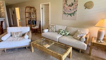 Condo, 2 Bedrooms | Living area | Smart TV