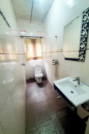 Double Room, Non Smoking, Air conditioning | Bathroom - Acamms Lodge (Lusaka)