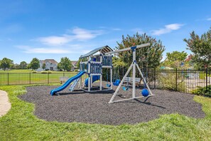 Children’s area - Bay Breeze Retreat/Beautiful 2 bedroom sleeps 7 (Ocean View)