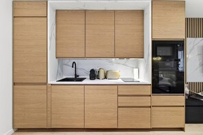 Refrigerador, microondas, horno y lavavajillas 