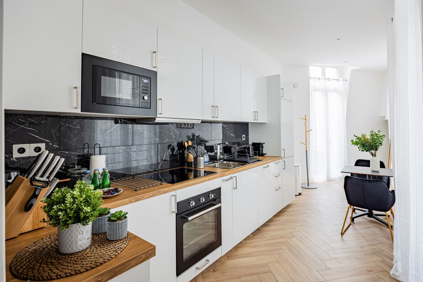 冷蔵庫、電子レンジ、オーブン、食器洗い機