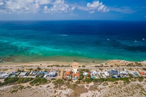 Beach nearby - NEW: Oceanfront Villa w/Private HotTub and Pool (Noord)