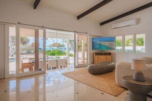 TV, books, stereo, computer monitors - NEW: Oceanfront Villa w/Private HotTub and Pool (Noord)