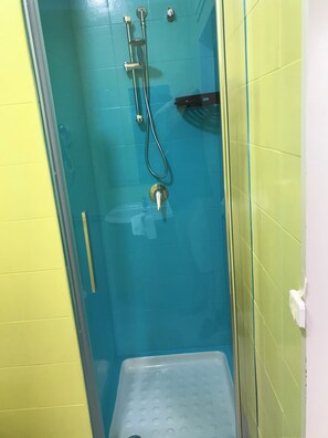 Doccia, asciugacapelli, bidet, asciugamani