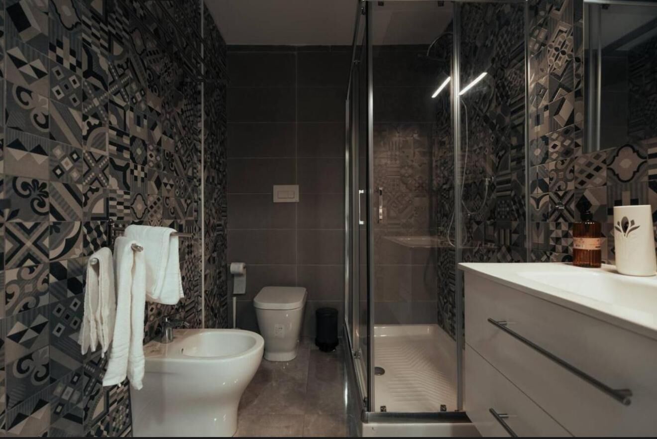 Dusche, Haartrockner, Bidet, Handtücher