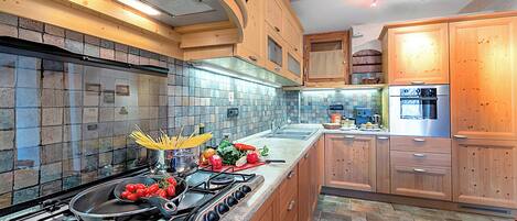 標準公寓, 多間臥室, 2 間浴室 (Appartamento I 2 Pini) | 私人廚房 | 電冰箱、烤箱、爐台、洗碗機