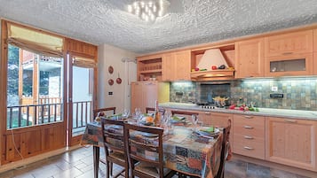 Standard Apartment, Multiple Bedrooms, 2 Bathrooms (Appartamento I 2 Pini) | Dining
