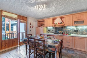 Standard Apartment, Multiple Bedrooms, 2 Bathrooms (Appartamento I 2 Pini) | Dining - Appartamento I 2 Pini (Sauze d'Oulx)