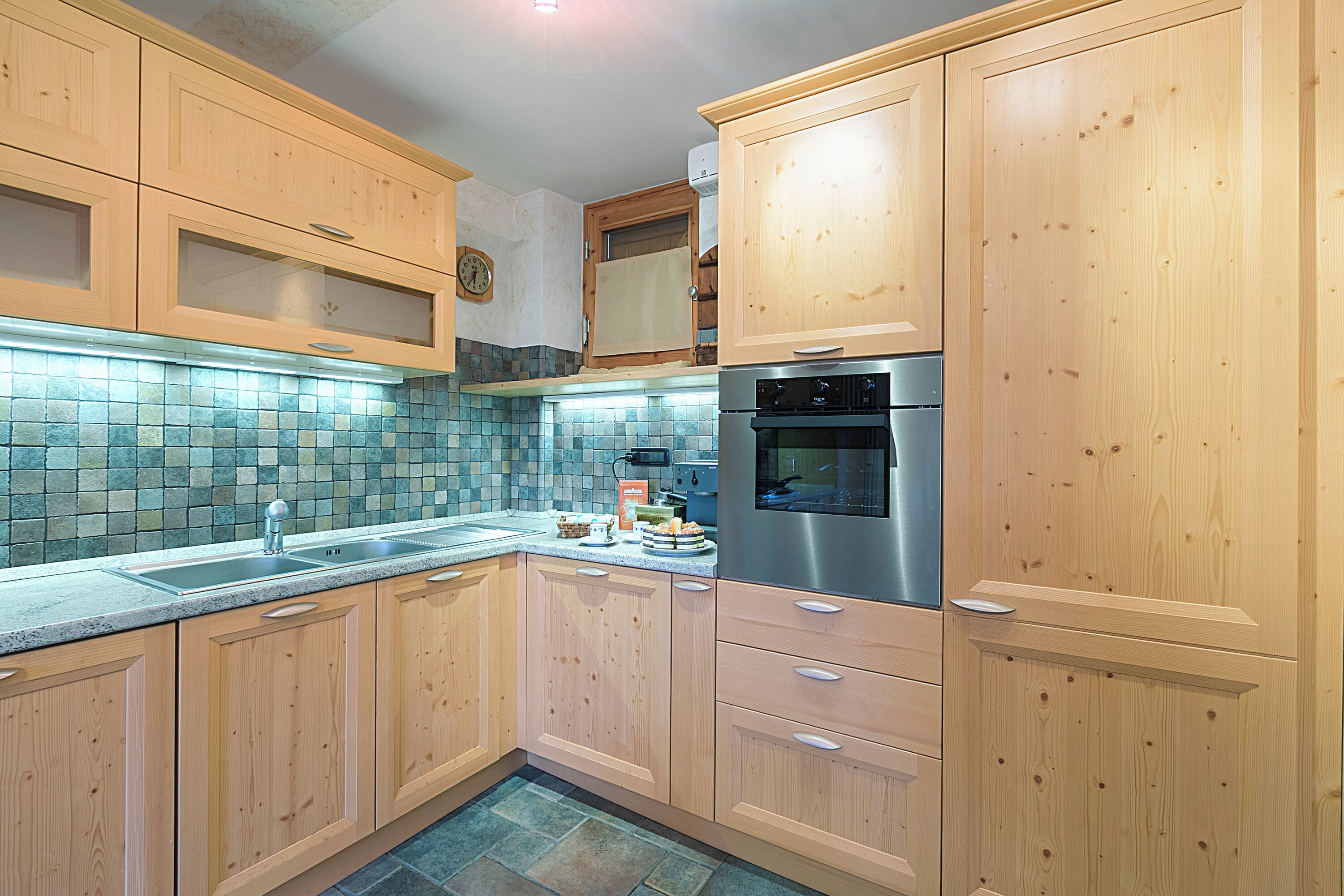 标准公寓, 多间卧室, 双浴室 (Appartamento I 2 Pini) | 私人厨房 | 冰箱、烤箱、炉灶、洗碗机